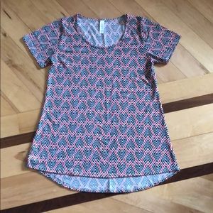Lularoe red white and black short sleeve shirt